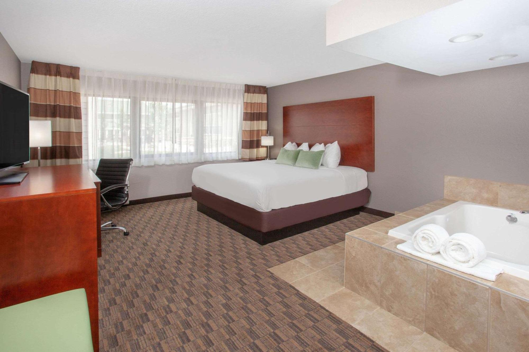 Wyndham Garden Fort Wayne Exterior foto